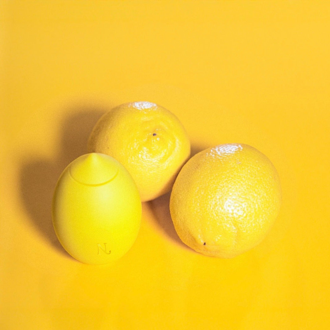Limón — en la mano
