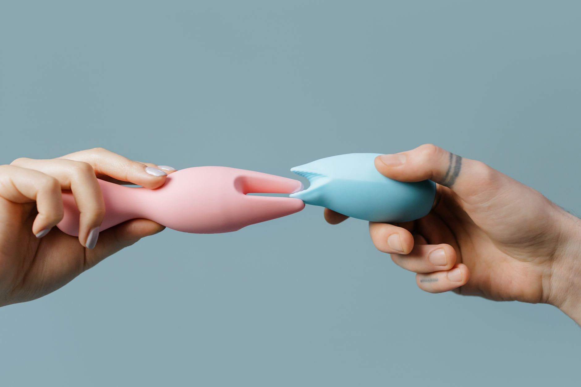 Vibradores de silicona pastel de colores, perfectos para temas de estilo de vida y bienestar sexual.